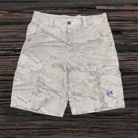 Under Armour Gray Cargo Shorts Lightweight Knee-Length - Picture 1 of 3